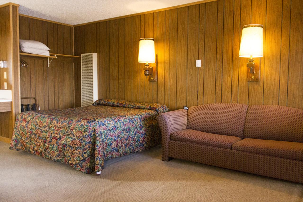 The Village Inn Motel & Restaurant Challis Exterior photo