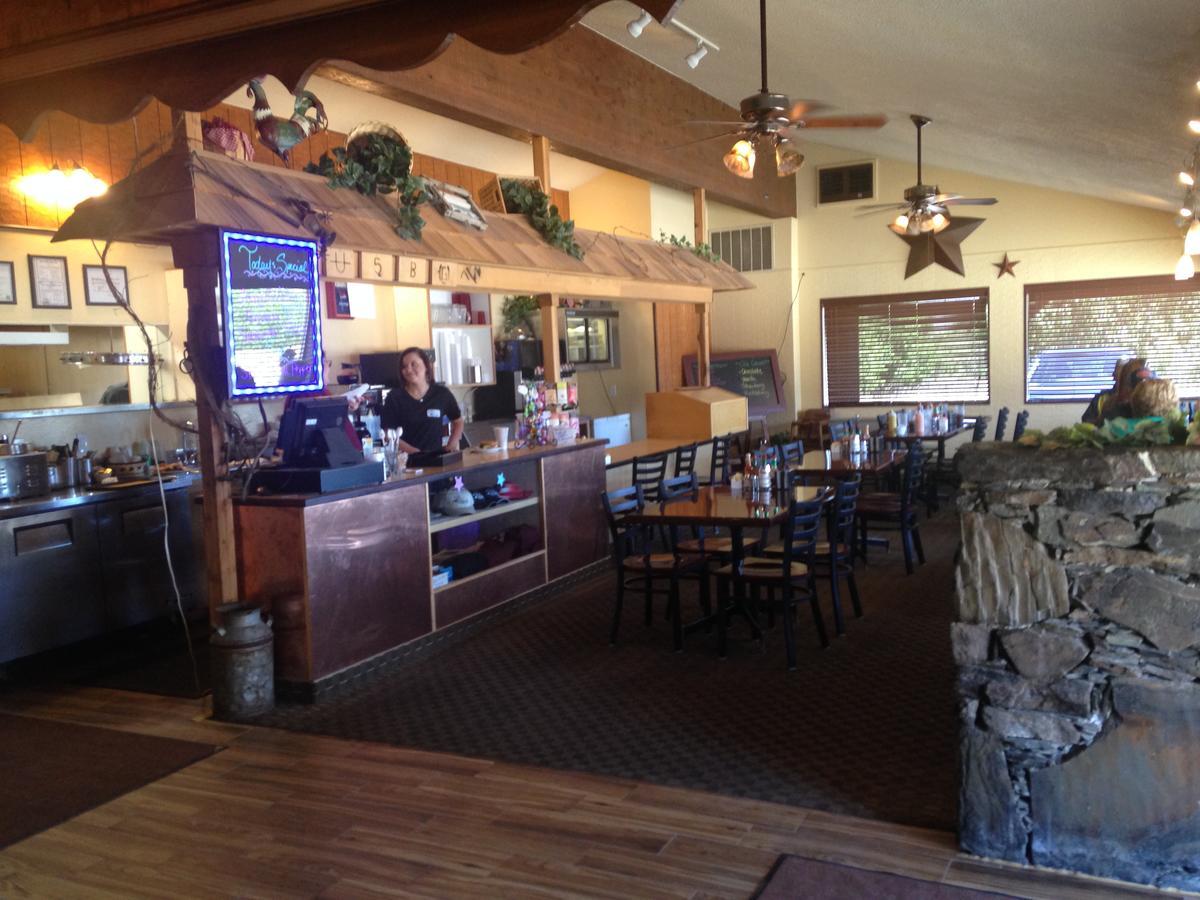 The Village Inn Motel & Restaurant Challis Exterior photo