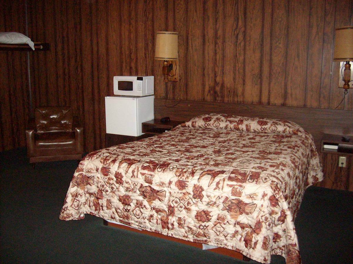 The Village Inn Motel & Restaurant Challis Exterior photo